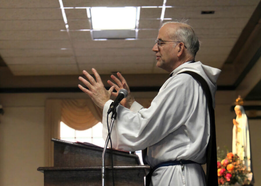 Fr. Casimir Puskorius, CMRI, spoke on how the message of Our Lady of Fatima renews the Gospel message.