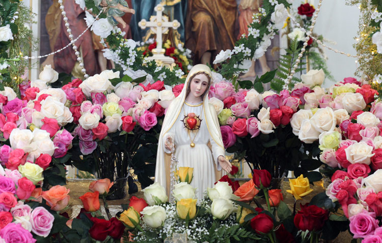 Surround your Heavenly Mother with roses