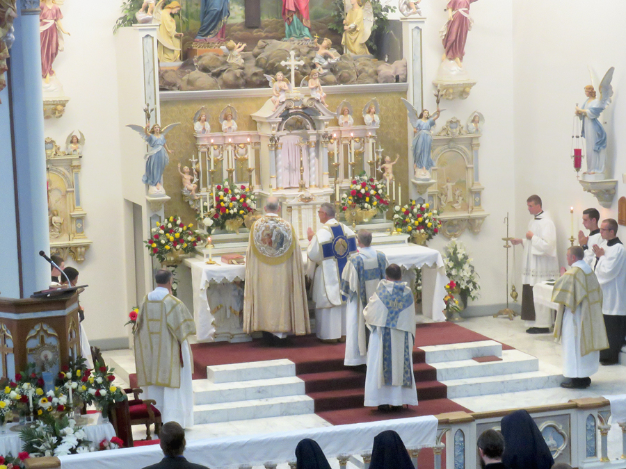 01-pontifical-high-mass-offertory – CMRI: Congregation of Mary ...