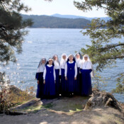 Rev. Mother joined the novitiate Sisters for a
hike around Lake Coeur d’Alene and a group
photo overlooking the water. Novitiate Sisters at Lake Coeur d' Alene