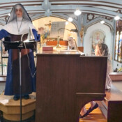 Tiny organist
